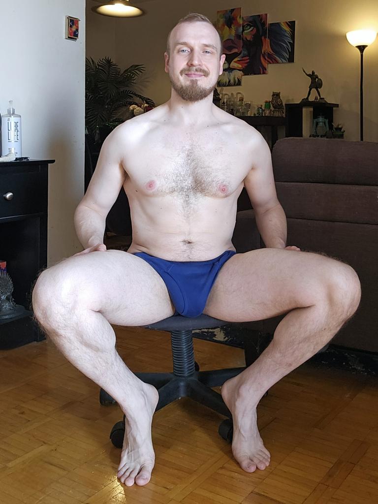 Dick_Man_Mike's tweet photo. Who doesn't like a man spread? https://t.co/X3ulU1OWYb