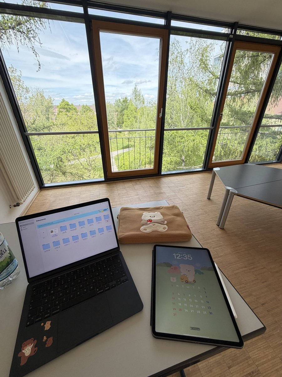 aprilsdiaries's tweet photo. — 04.05.2026 | D-73

only went on campus for my 10 am class and then tried to work on my thesis but I couldn’t focus so I went home after eating lunch with my friend and watched euphoria 💻

#studylog #studytwt #studyspo #공부인증 https://t.co/54WH7Cam4w