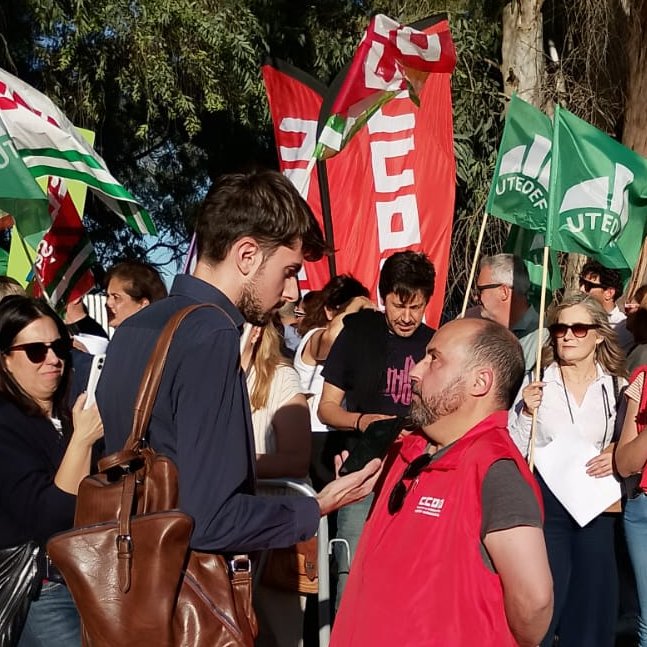 Comunica_FSCA's tweet photo. 📢Exigimos a la @AndaluciaJunta se siente a negociar YA la negociación de un Convenio Único que erradique las desigualdades para el personal Laboral del SAE en el debate electoral andaluz✊ https://t.co/YrT1CJZZ4o