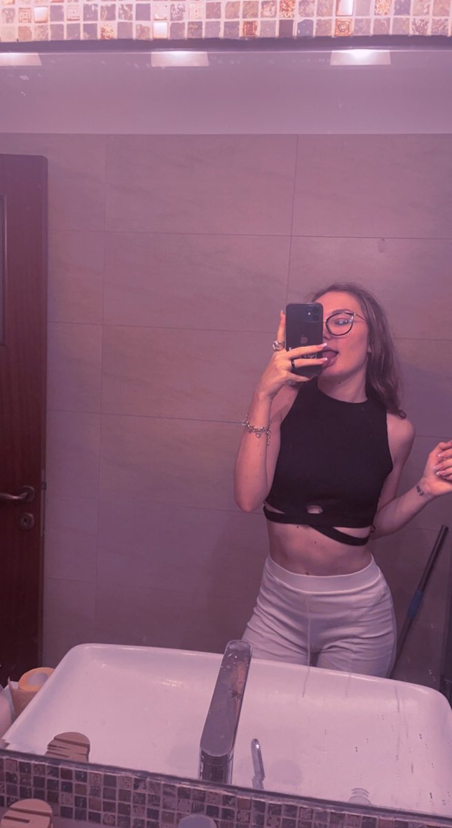 leo129a's tweet photo. say hiii if i made you stop scrolling 😏 #nsfw #nsfwtwt #teenage #nolimit #egirltwt #menu https://t.co/2QyNuTej5p