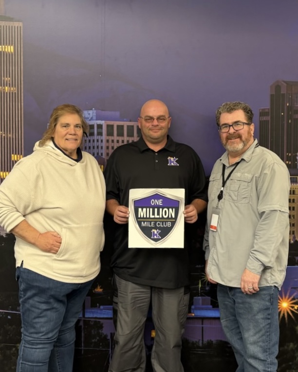 DriveKnight's tweet photo. Last month, the Refrigerated team at #KnightSLC celebrated a BIG day for their guy Patrick M., who hit 1 MILLION MILES!!! 👏 🙌
 
Surrounded by his home terminal, he received the keys to a BRAND NEW #Peterbilt579 and, of course, his $5,000 bonus. 🚚 🤑
 
#DriveKnight https://t.co/d0sXzKE496