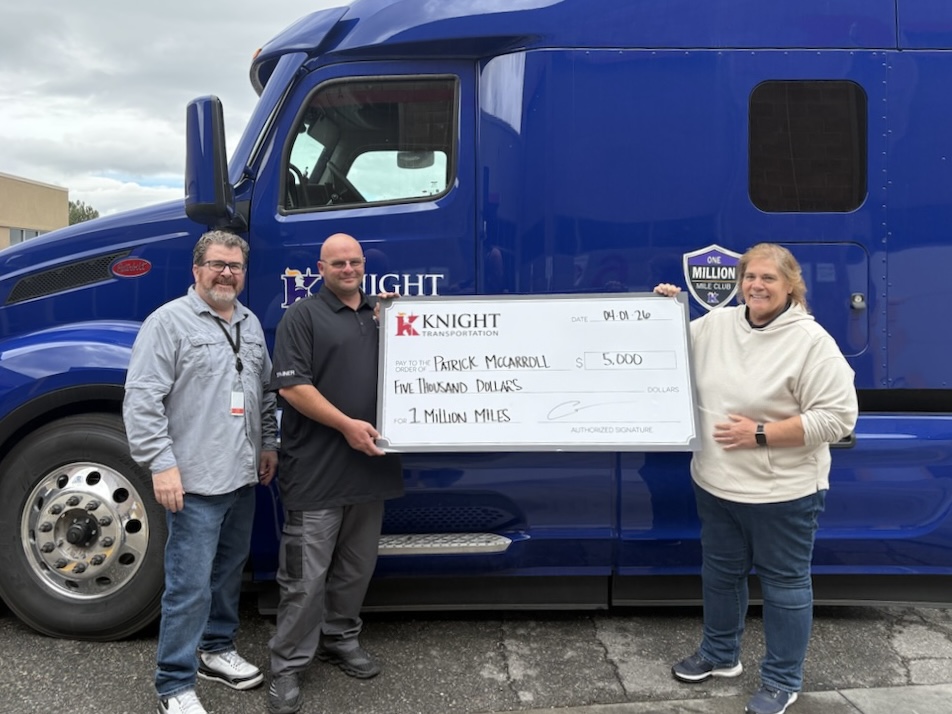 DriveKnight's tweet photo. Last month, the Refrigerated team at #KnightSLC celebrated a BIG day for their guy Patrick M., who hit 1 MILLION MILES!!! 👏 🙌
 
Surrounded by his home terminal, he received the keys to a BRAND NEW #Peterbilt579 and, of course, his $5,000 bonus. 🚚 🤑
 
#DriveKnight https://t.co/d0sXzKE496