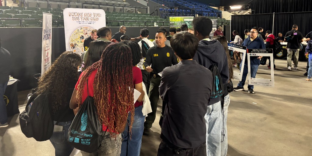 DEAELPASODiv's tweet image. Thank you @ELPASO_ISD @borderplexjobs for inviting us to your Law &amp;amp; Public Service Career Expo. It's never too early to get students #learning about all the #CareerOpportunities in their world.

#FentanylFreeAmerica

@TheJusticeDept; @DEAHQ