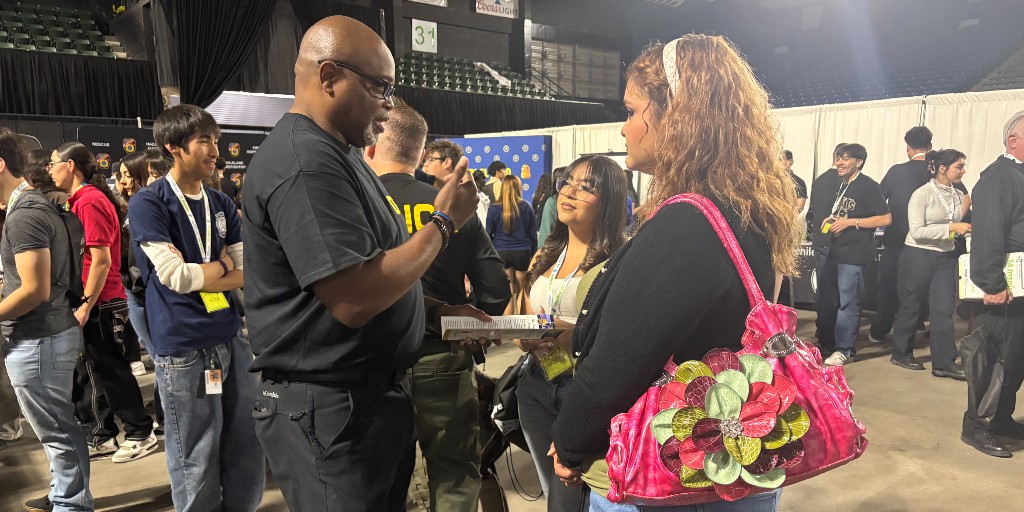 DEAELPASODiv's tweet image. Thank you @ELPASO_ISD @borderplexjobs for inviting us to your Law &amp;amp; Public Service Career Expo. It's never too early to get students #learning about all the #CareerOpportunities in their world.

#FentanylFreeAmerica

@TheJusticeDept; @DEAHQ