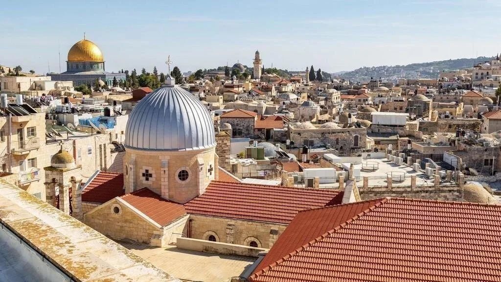 jacknassar33's tweet photo. هل تعلم أنه في عام 1947، قبل قيام إسرائيل، كان في القدس أكثر من 31,000 مسيحي فلسطيني، يشكّلون حوالي 20% من السكان؟
اليوم، لم يتبقَّ سوى حوالي 9,000، أي أقل من 1%.

لكن طبعاً، لنستمر في التظاهر بأن المسيحيين مزدهرون ويزداد عددهم في “الديمقراطية الوحيدة في الشرق الأوسط” https://t.co/udPM4cgRAj