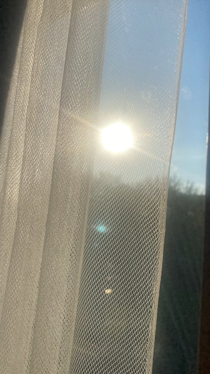 dobbyk76m's tweet photo. I’m to British to understand what’s the ball of fire in the sky where’s my usually rain and clouds gone 😂 https://t.co/no6DCbkGot
