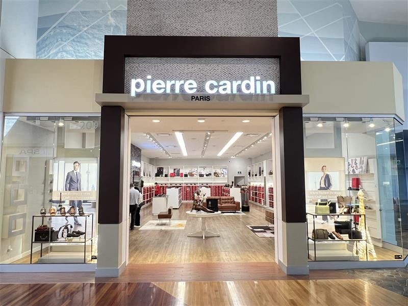 RetailInsider_'s tweet photo. Pierre Cardin has opened its first Canadian store at Tsawwassen Mills in Metro Vancouver, marking the beginning of a broader North American strategy led by a Vietnam-based operator with global ambitions.
https://t.co/kgHI0tl3GE https://t.co/8bTCKal0ig