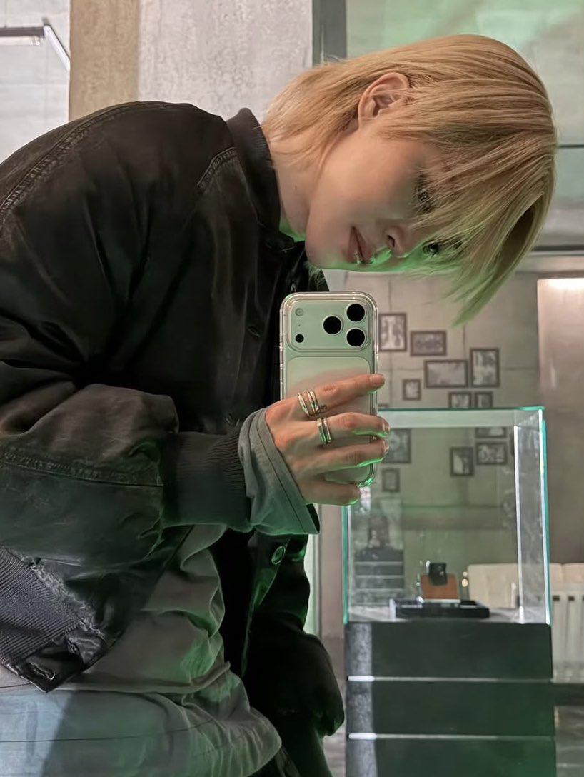 bela VAI VER O BTS tweet media
