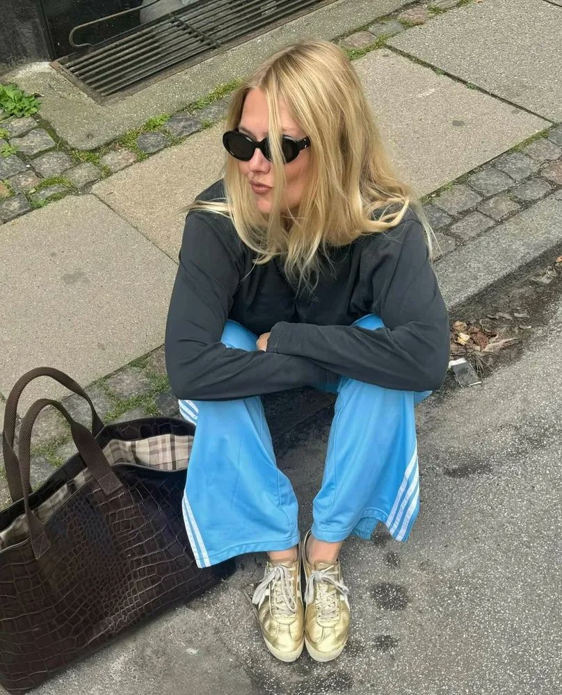 MakeOutfit tweet media