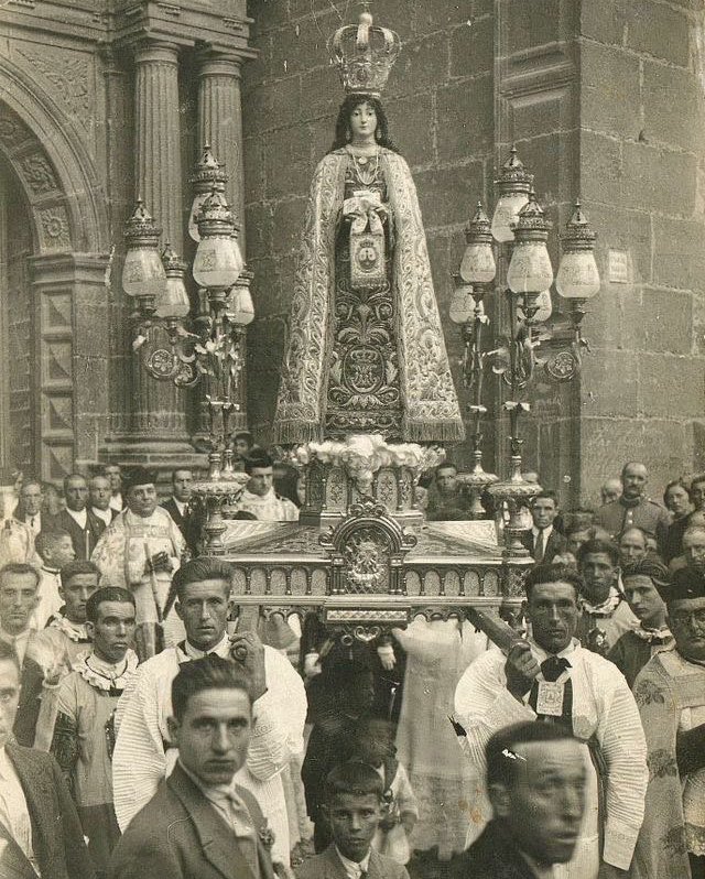 Pray The Rosary tweet media