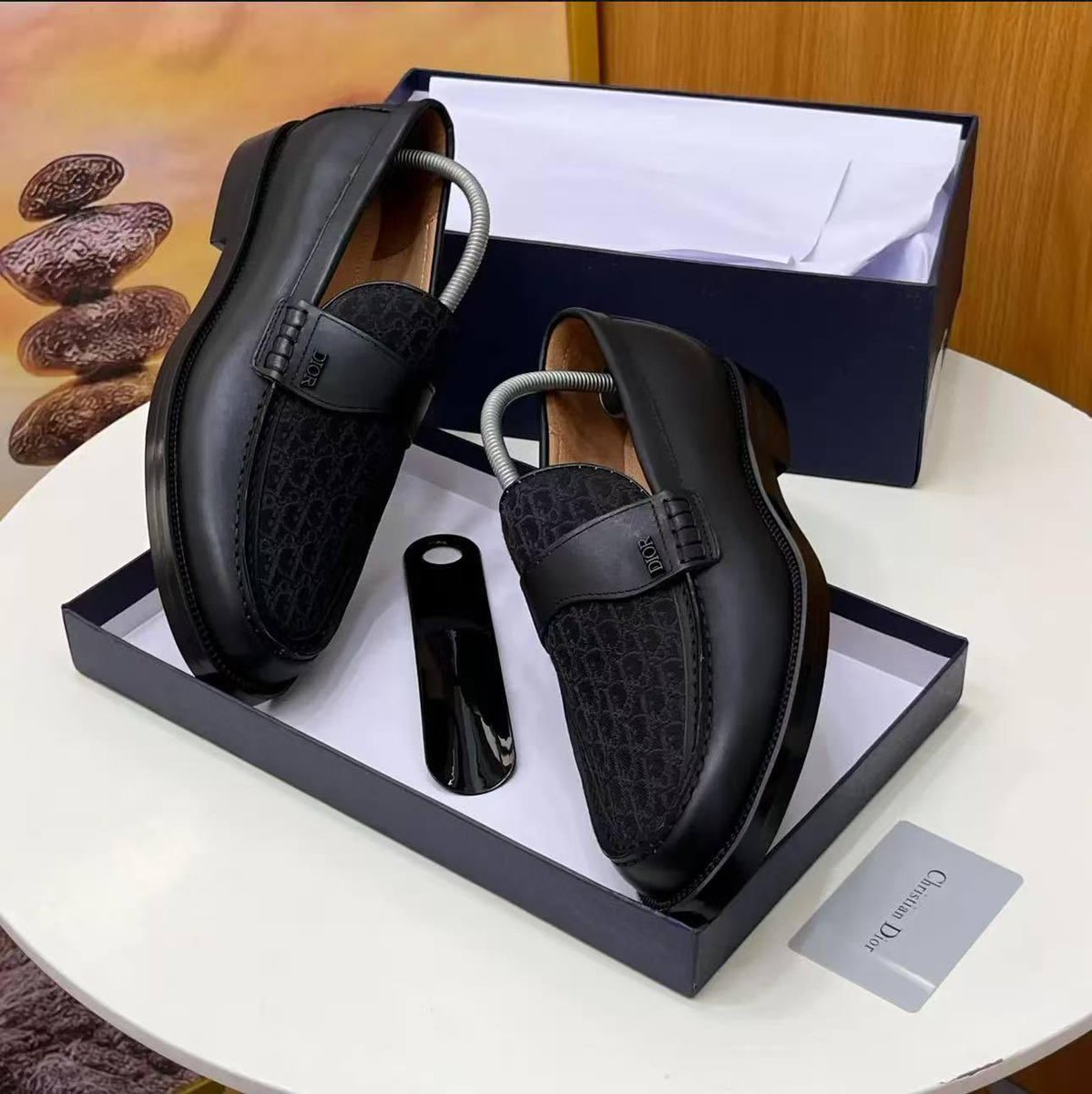 Dinero Crocs 🚚 tweet media