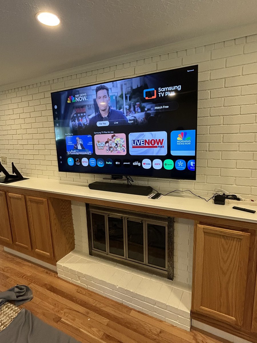 MrHomeGuy's tweet photo. Framingham - @FraminghamPatch  @mantelmount @SamsungUS   Mantle Mount  in brick  with Samsung TV. Book your install today without insured factory trained installers.  Visit https://t.co/8daY0TVE3p https://t.co/WNByKtF64K