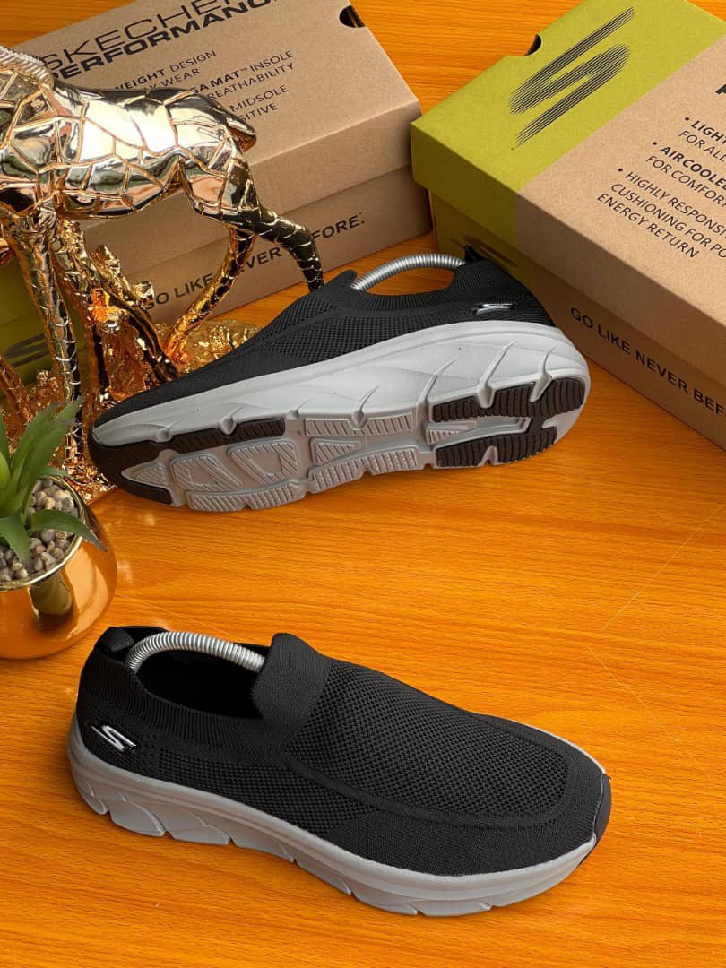 Dinero Crocs 🚚 tweet media