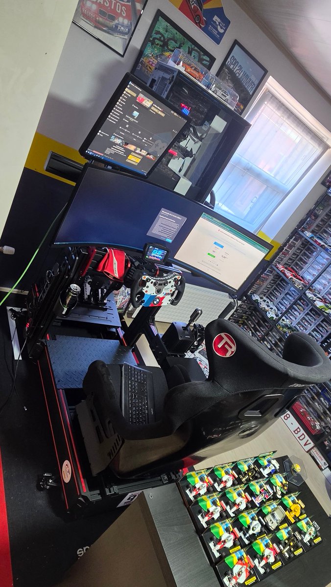 MaxouLepilote's tweet photo. Man cave update :

J’ai rangé mes petites autos, dernières étiquettes et modèles installés. https://t.co/8OO2y3Adc8