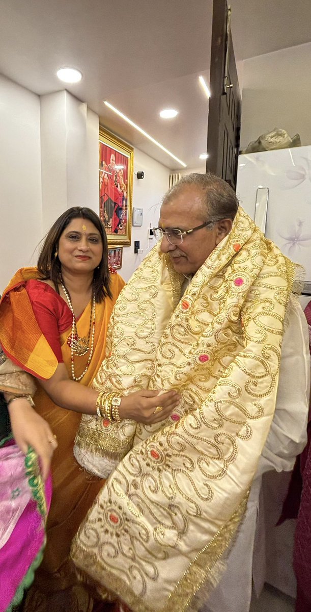 RenuBhalla8's tweet photo. 2 तारीख को मेरे निवास स्थान पर पूज्य गुरु जी के पावन सत्संग का आयोजन हुआ l https://t.co/totlZhlN9p