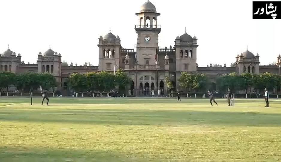 AhmadKhan1178's tweet image. پشاور کے اسلامیہ کالج میں “معرکۂ حق” کے ایک سال مکمل ہونے اور جشنِ فتح 2026 کے سلسلے میں پاک فوج اور اسلامیہ کالج کے درمیان دوستانہ کرکٹ میچ کا انعقاد ہوا، جس میں دونوں ٹیموں نے بھرپور جوش و خروش کے ساتھ حصہ لیا۔

#MarkaEHaq #JashnEFateh #Peshawar #PakistanArmy