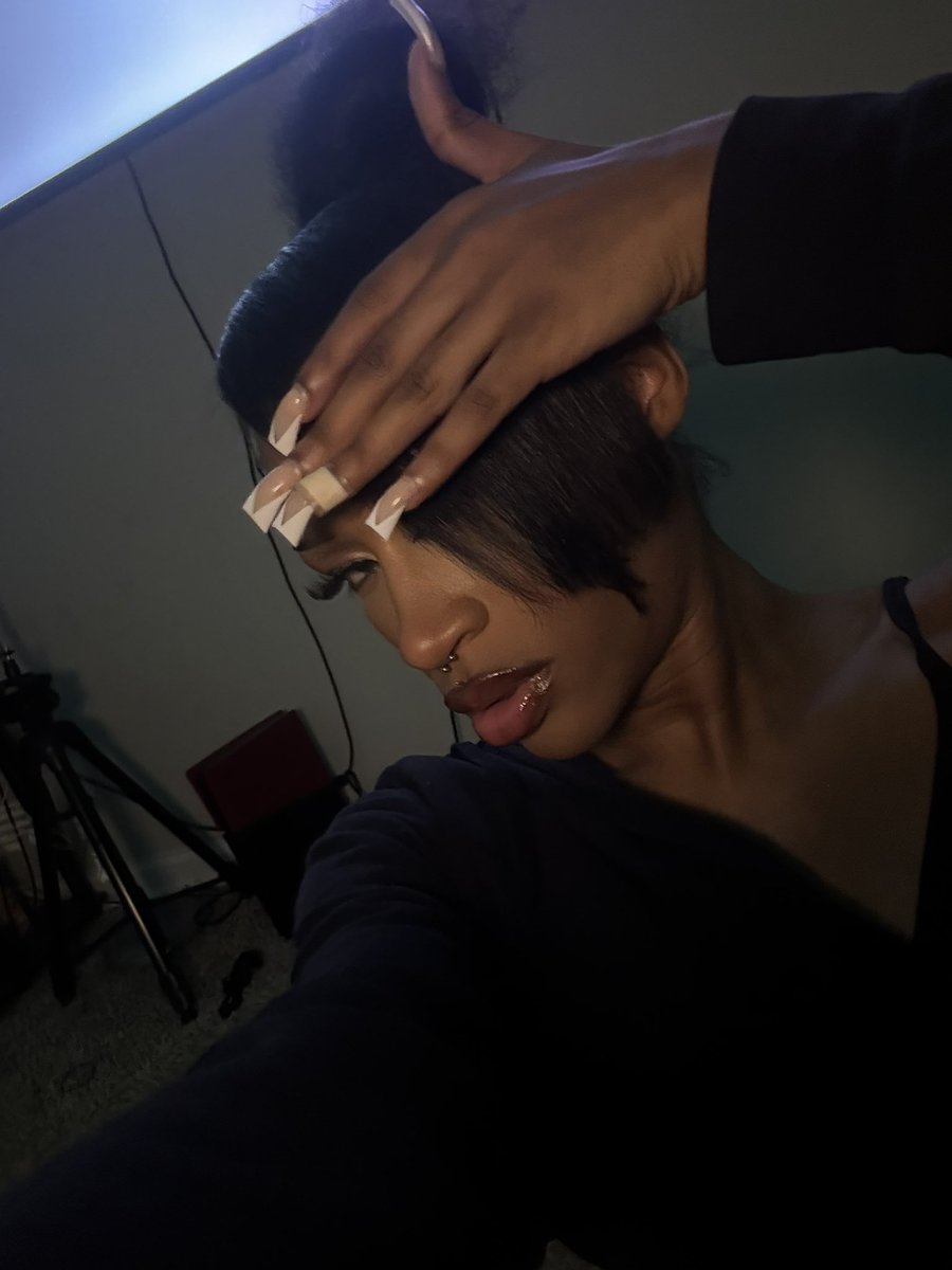 soaysian's tweet photo. Bae let’s make a net off some Flicks ⭐️ https://t.co/IhxMcvv6h4