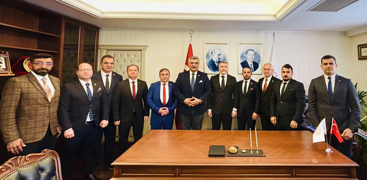 ismbzkt's tweet photo. Genel Merkez yönetimimizle birlikte, Milli Eğitim Bakan Yardımcısı Sayın Cahit  Demirli’yi makamında ziyaret ederek, Yardımcı Hizmetler Sınıfı (YHS) personelimizin kronikleşen sorunlarını ve çözüm önerilerimizi içeren raporumuzu sunduk. https://t.co/NNFcTTc0Kl