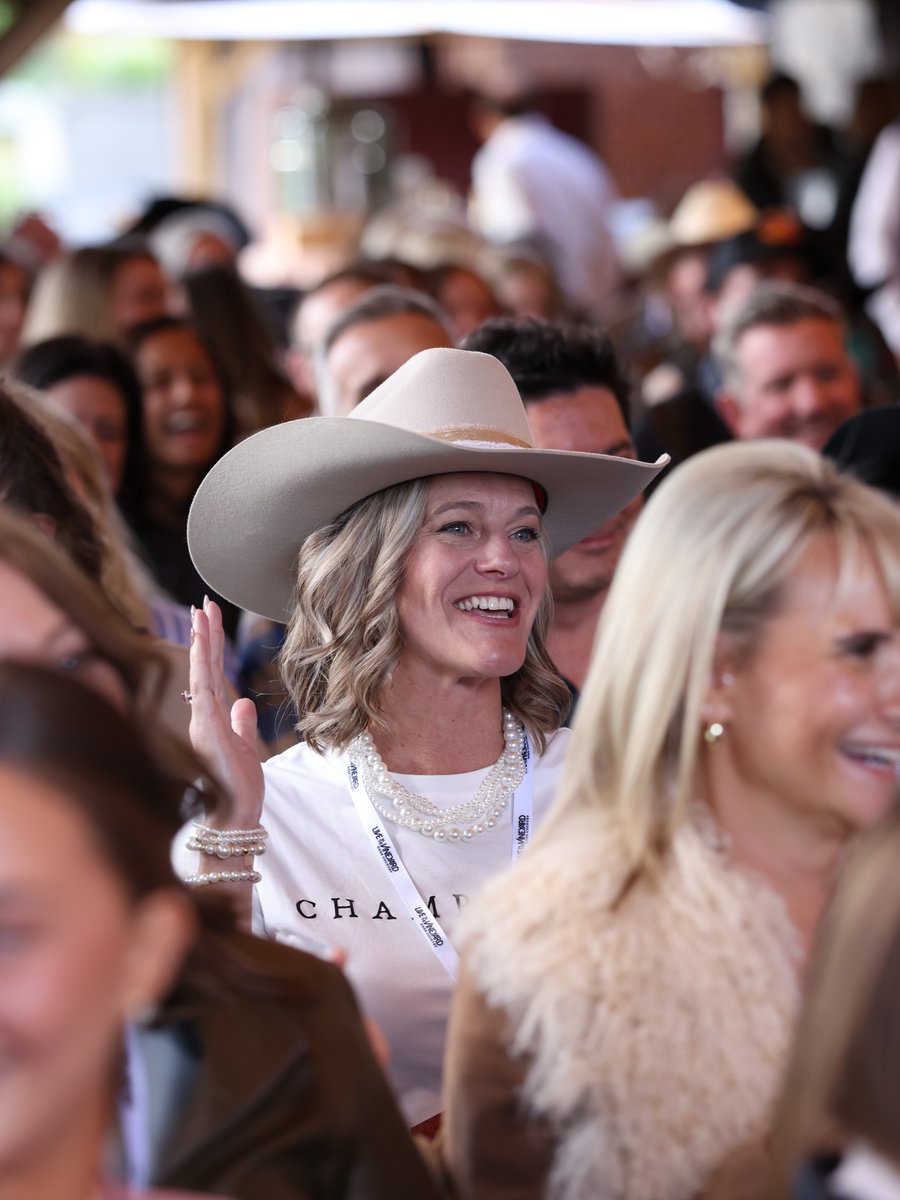 Live In The Vineyard Goes Country tweet media