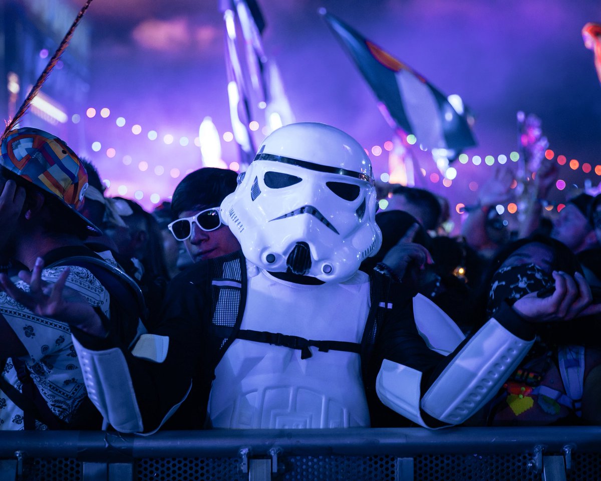 EDC_MEXICO's tweet photo. May the fourth be with you headliners! 🌌💫 ¡Nos vemos Bajo el Cielo Eléctrico!  ⚡🎶

#EDCMéxico 2027
🎟️: https://t.co/1lZJclIaTJ https://t.co/b1eeonffbd