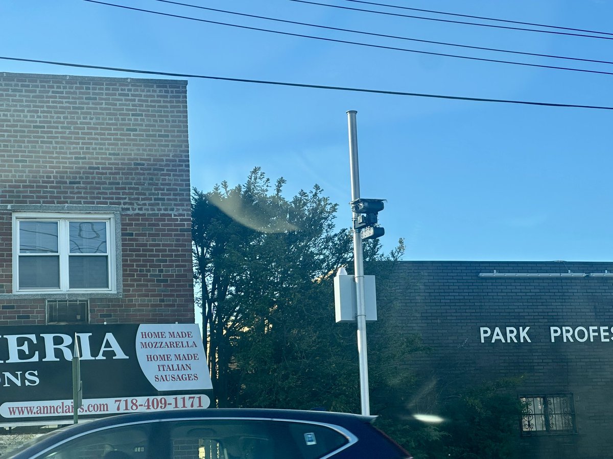 Morrisparkbid's tweet image. Thanks to the support of the #Bronx Borough President Vanessa Gibson @bronxbp - new Argus cameras were installed in FY26 on #MorrisPark Ave, and now a speed camera was also added by @nypd. 
We are grateful for the Borough President’s support to these public safety improvements in