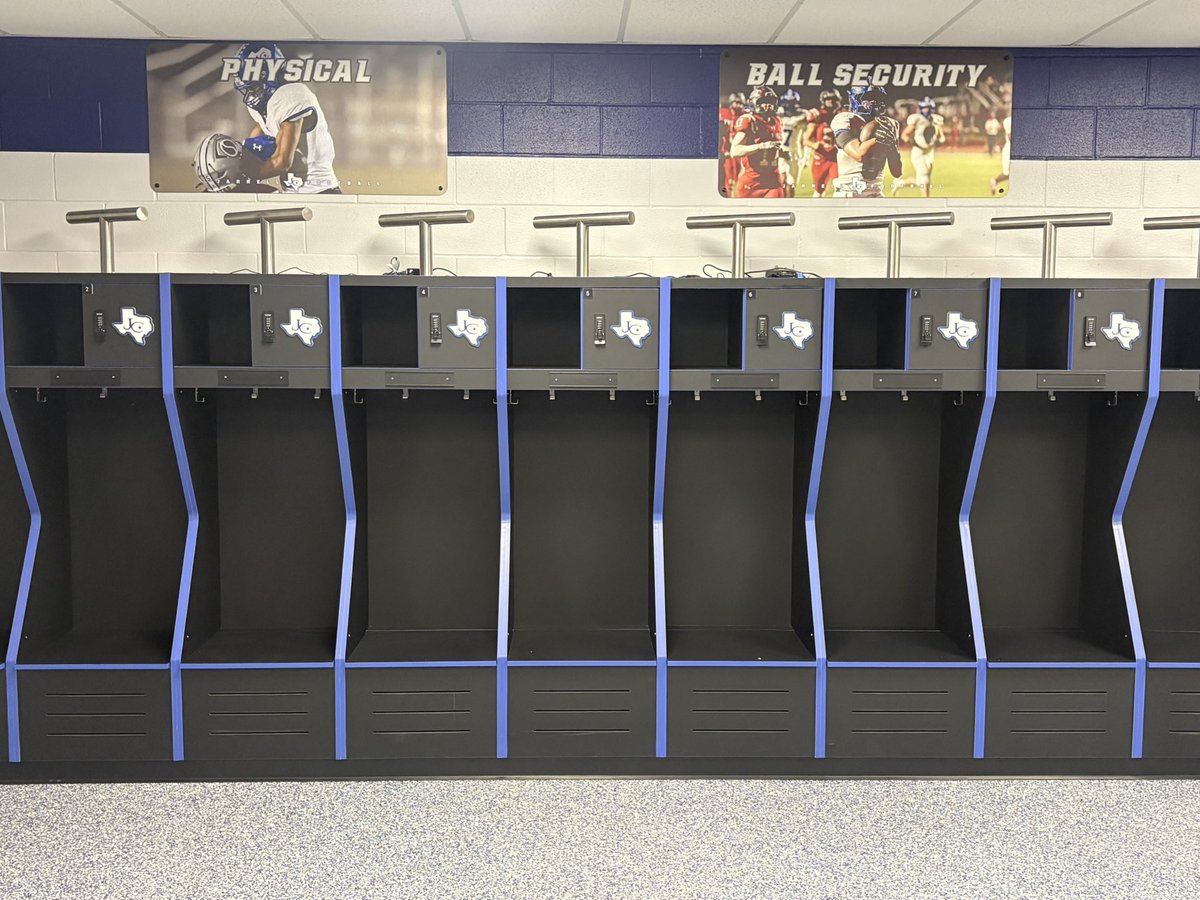 JarrellCougarFB's tweet photo. Very excited for our updates to the Varsity Locker Room! https://t.co/3h8mFgruUs
