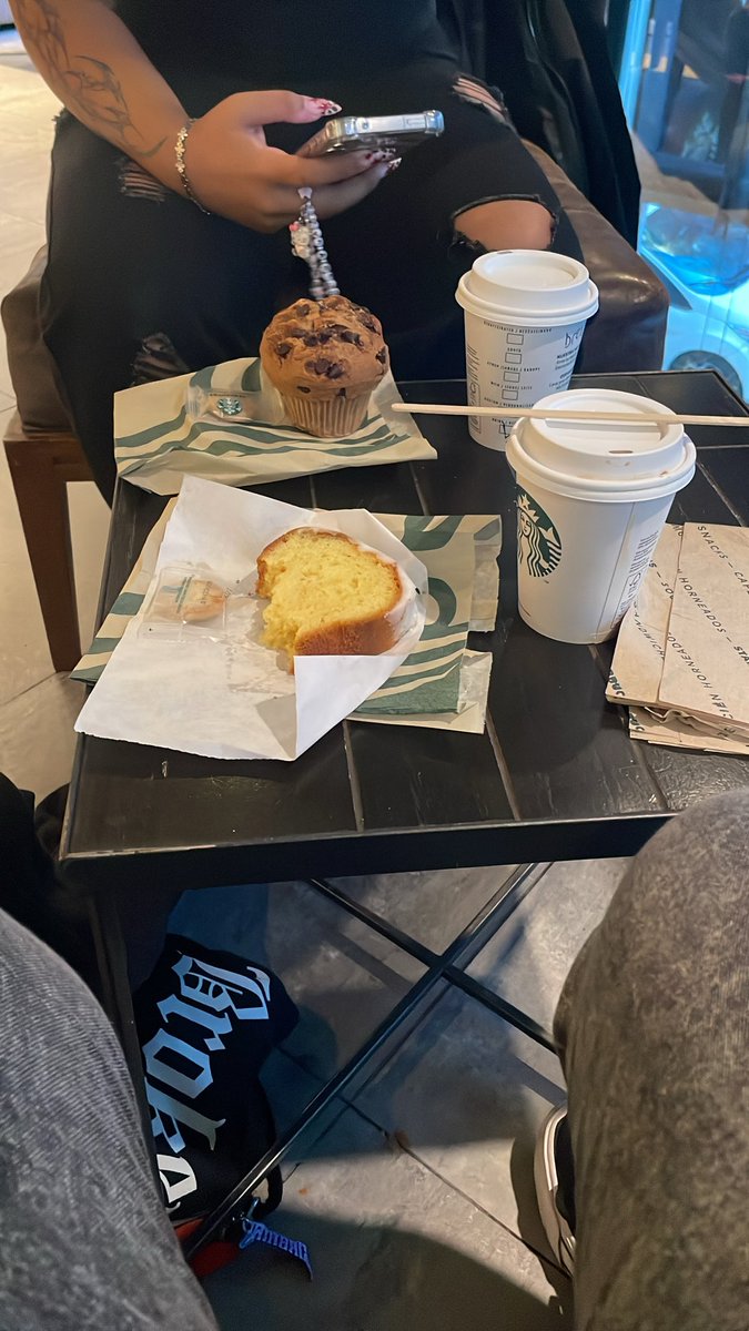 wtfdudesh's tweet photo. ayer la pasamos de perlas  (todo comida en el domingo de permitidos) https://t.co/8trq2DHdj1