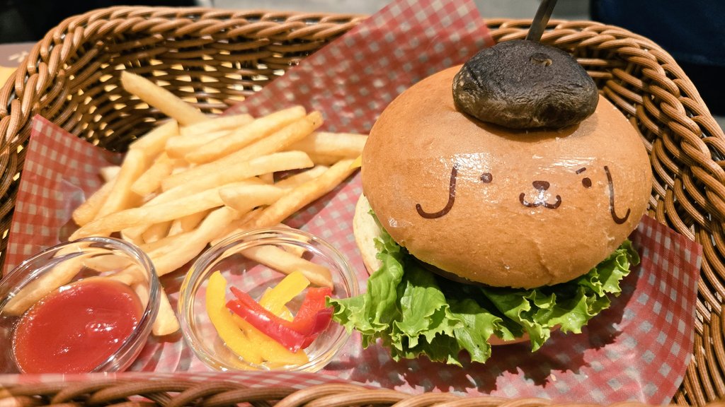 foreversaranhe's tweet photo. ハンバーガー🍔とカレーライス🍛とシチュー
#ポムポムプリンのおうちこもりカフェ 
#マツモトキヨシ池袋part2店 https://t.co/th42TFmt27
