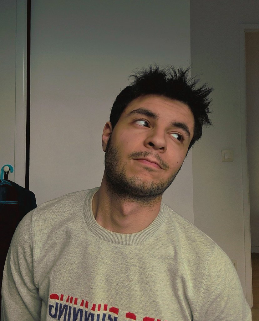 Jaime bien celle là 🥹
Une barbe d'une semaine (ça pousse vite)
#LGBTQIASparkleUp