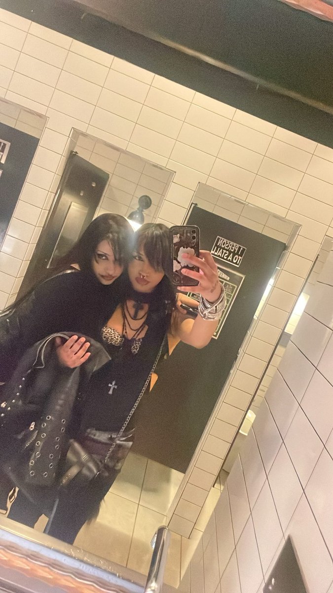 ♱𝚂𝚃⛧𝚁♱ tweet media