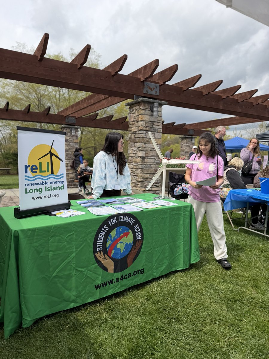 LIGreenGuide's tweet image. Big thanks to @townofbabylon.ny and @townofbabylongreenhomes for hosting their Earth Day event 🌎! Loved connecting with the community on renewable energy and climate action on Long Island! #earthday #longisland #climateaction