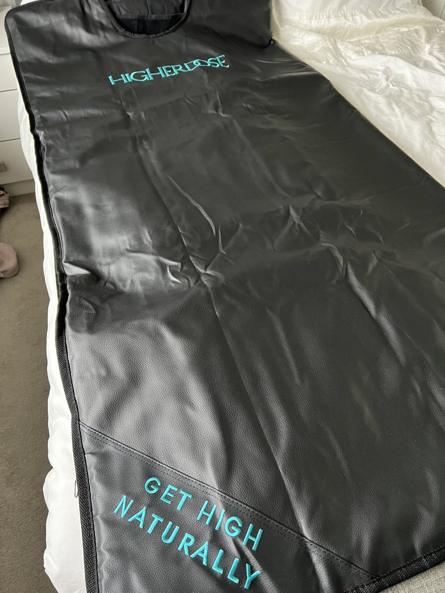 LouiseRebecca22's tweet image. After a tough week of training there’s nothing better than my @HigherDose infrared sauna blanket to help my aching muscles! 🏠🫶💜 #recovery #detox #relaxation #glowingskin
