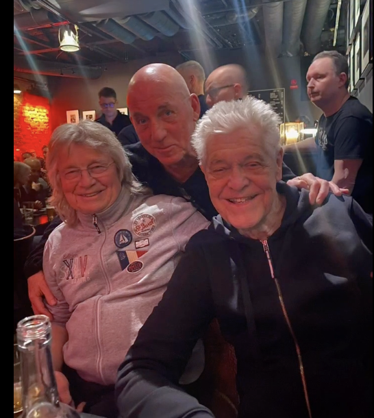 schaffer_janne's tweet photo. (3/3) ...på alla konserter med otroligt stor publiktillströmning. Man blir ödmjuk inför livet o ju längre tiden går desto tacksammare blir jag för att jag fortfarande får möjligheten att spela inför publik.  Ser mycket fram mot mina kommande konserter nu i alla konstellationer! https://t.co/PQYWyrvTRm