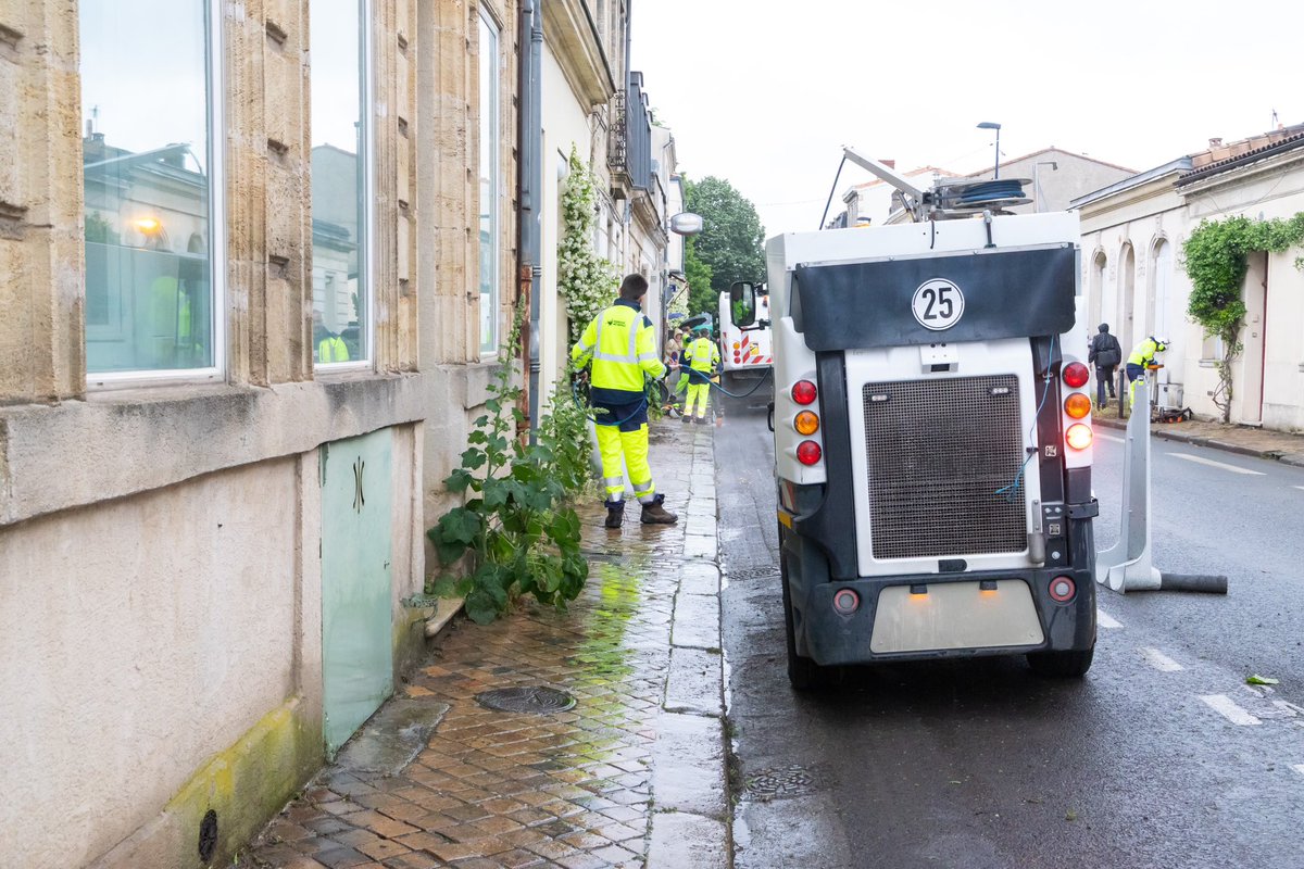 T_Cazenave's tweet photo. Ma responsabilité, c’est simple : permettre à chacun de se déplacer en sécurité et rendre notre ville plus propre, plus agréable.

Des résultats concrets et visibles, dès maintenant. https://t.co/93MwELqtsY