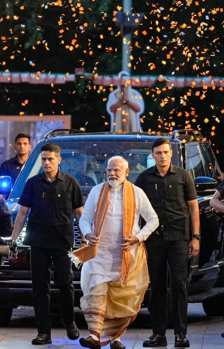 kuldeepsinh8388's tweet image. ऐतिहासिक, अभूतपूर्व और अविस्मरणीय क्षण...

#PhotoOfTheDay