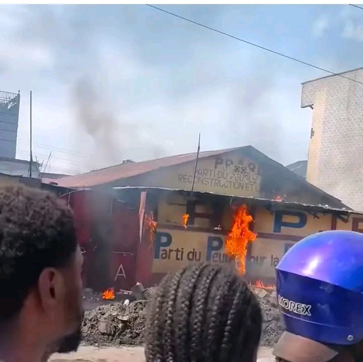 ValereMwira's tweet image. O lié d dénoncer ls misères q travrse ntr pays vs 2mandé l'aresta6o d S.E @JKabilaKabange1 , prkwa ka ça ne va ps c tjrs l8 ou le #Rwanda? @udps_tshisekedi vé ns divisé, ils sont tus d étrangers j8sseur qi piye nos ressources à l'intérêt des occidentô,
après ler manda ils vo f8r