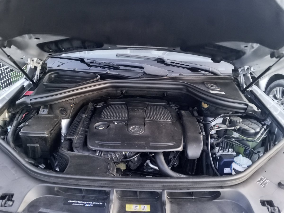 EdogunChris's tweet image. Good deal
Foreign Used 2012 ML 350
3.5L V6 engine  with 302 HP
7 speed Transmission 
4 Matic All wheel Drive 
ESP and Advanced traction control
Blind spot monitoring 
Reverse camera 
Sun Roof present  etc
21.5M
Sangotedo Ajah Lagos.
#benz #mercedes #cardealers