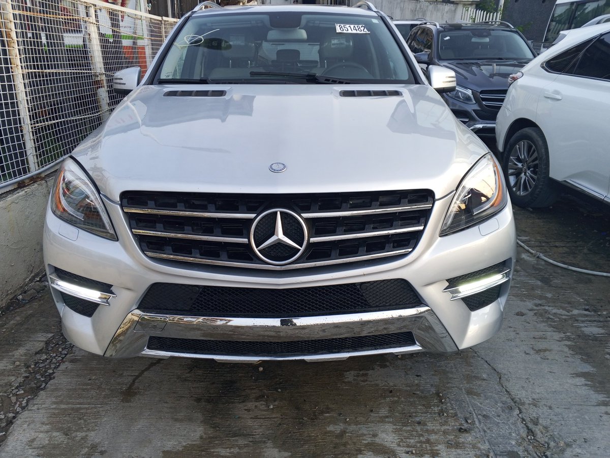 EdogunChris's tweet image. Good deal
Foreign Used 2012 ML 350
3.5L V6 engine  with 302 HP
7 speed Transmission 
4 Matic All wheel Drive 
ESP and Advanced traction control
Blind spot monitoring 
Reverse camera 
Sun Roof present  etc
21.5M
Sangotedo Ajah Lagos.
#benz #mercedes #cardealers