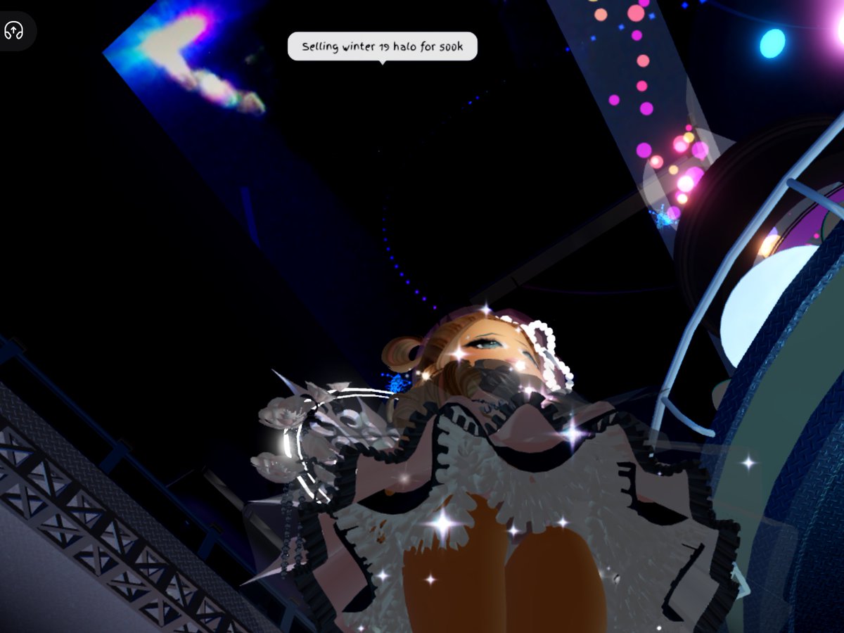 DonnaPayler's tweet photo. Can someone tell me why my text chat in the bubble is so high above my head, I have reset, reinstalled and updated yet still way up in the air, no one can see my chat @RoyaleHighValks #royalehigh https://t.co/IyyUZOC35Z
