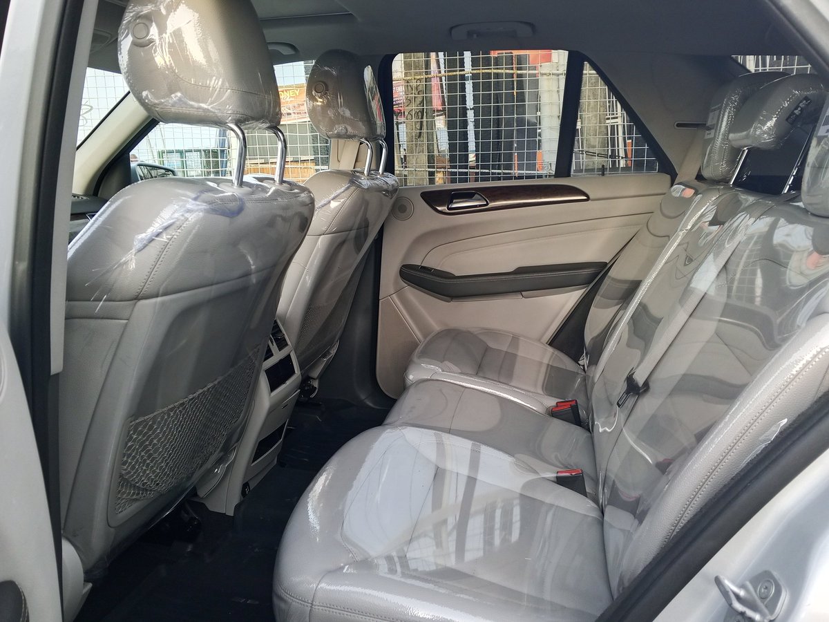 EdogunChris's tweet image. Good deal
Foreign Used 2012 ML 350
3.5L V6 engine  with 302 HP
7 speed Transmission 
4 Matic All wheel Drive 
ESP and Advanced traction control
Blind spot monitoring 
Reverse camera 
Sun Roof present  etc
21.5M
Sangotedo Ajah Lagos.
#benz #mercedes #cardealers