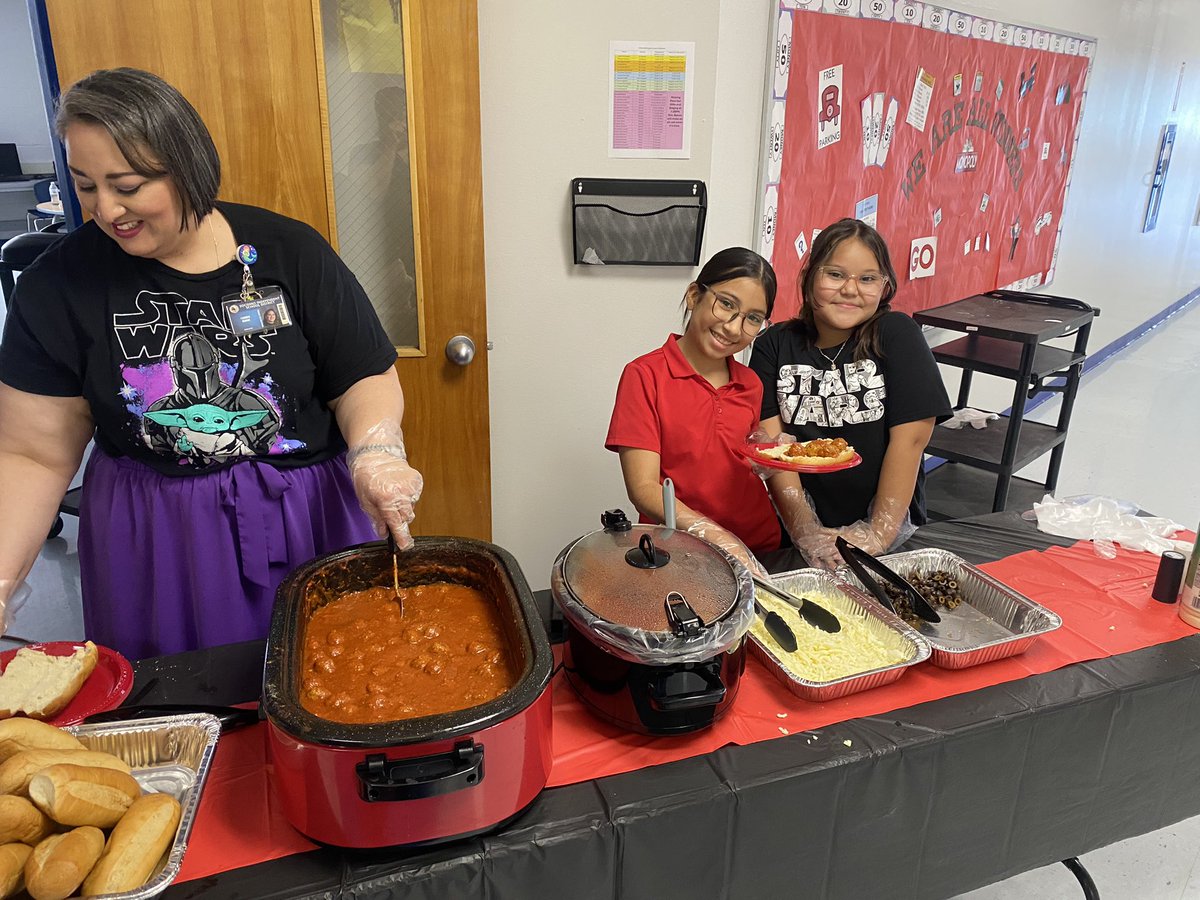 mmeraz08's tweet image. Awwww I was told… since you serve us everyday, now we’re going to serve you!!!
Love it💕

#SISD #ALLIN