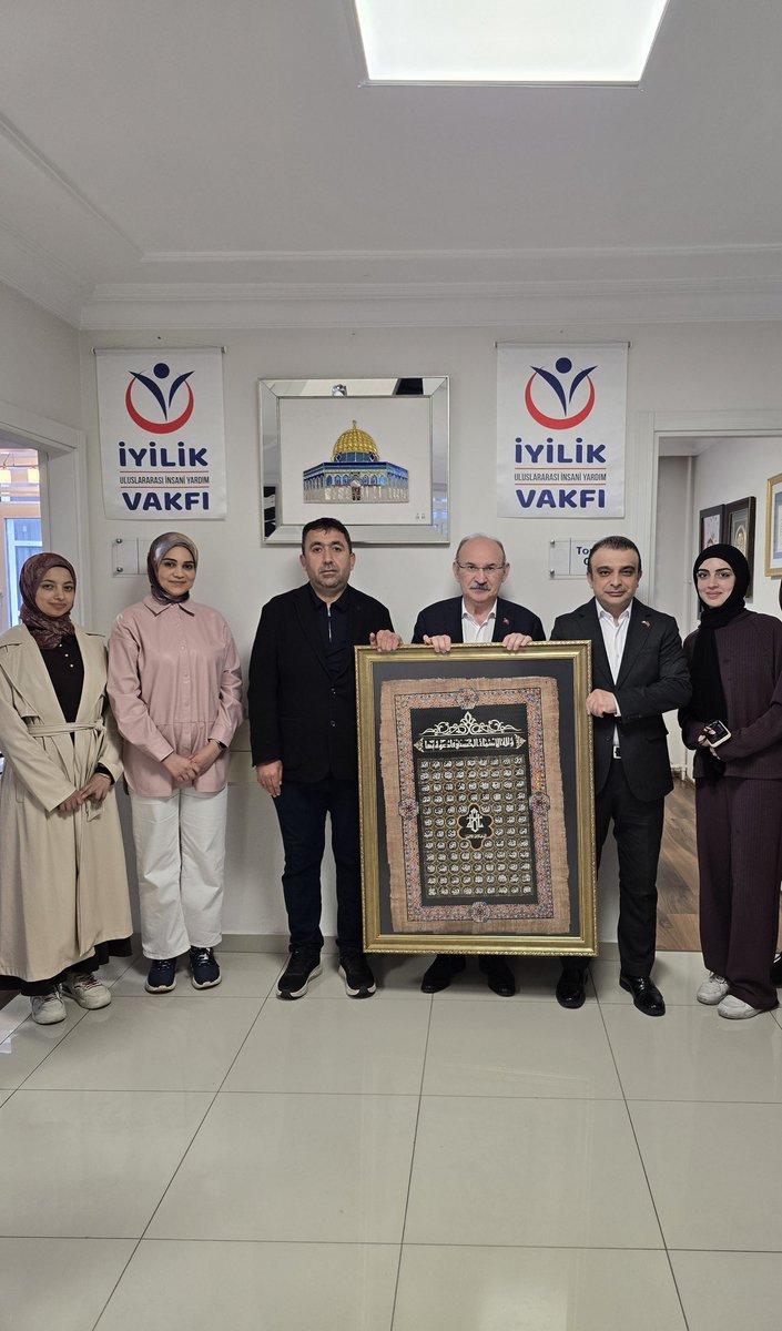 iyilikvakfi's tweet photo. Vali - Mülkiye Başmüfettişi Sn. Yaşar Karadeniz ile Ümraniye Kaymakamı Sn. Yüksel Çelik ve Kıymetli Eşleri Sn. Emel Çelik Hanımefendiyi vakfımızda misafir etmekten büyük memnuniyet duyduk.

Sayın Valimizin, vakfımızın Yüksek İstişare Kurulu Üyesi olarak bilgi birikimleri ve tecrübeleriyle vakfımızın misyonuna önemli katkılar sunacağına inanıyoruz.

Nazik ziyaretleri ve çalışmalarımıza gösterdikleri yakın ilgi bizleri onurlandırmıştır. İçten teşekkürlerimizi sunarız.

@ValiKaradeniz
@_cevdetyilmaz
@rbklndr
@mehmetsofuoglu
@gulsuncocuklard
#türkiye #istanbul #iyilikvakfı #yaşarkaradeniz #yükselçelik