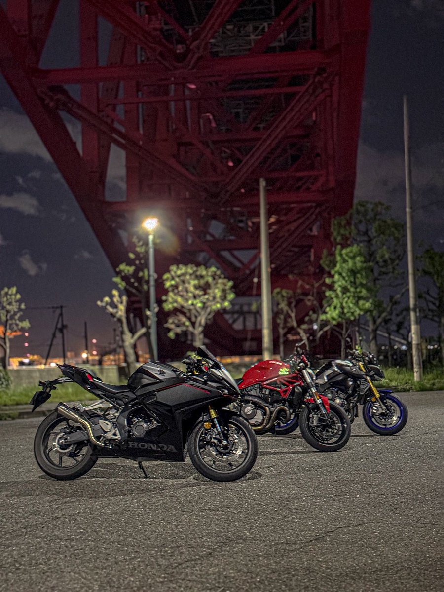 smojit11's tweet image. M821 CBR250RR MT10 大阪夜ツー

#Ducati #honda #yamaha