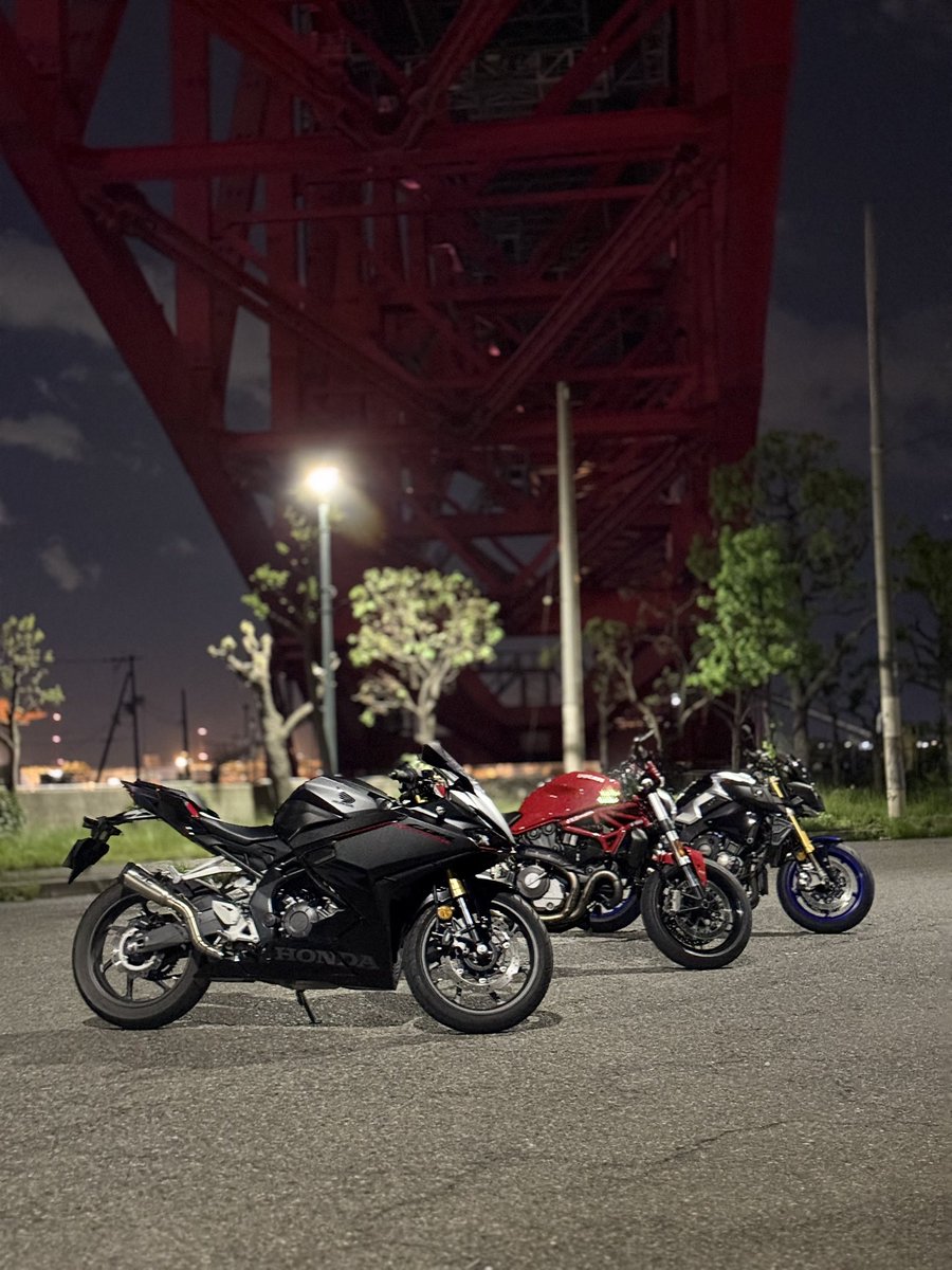 smojit11's tweet image. M821 CBR250RR MT10 大阪夜ツー

#Ducati #honda #yamaha