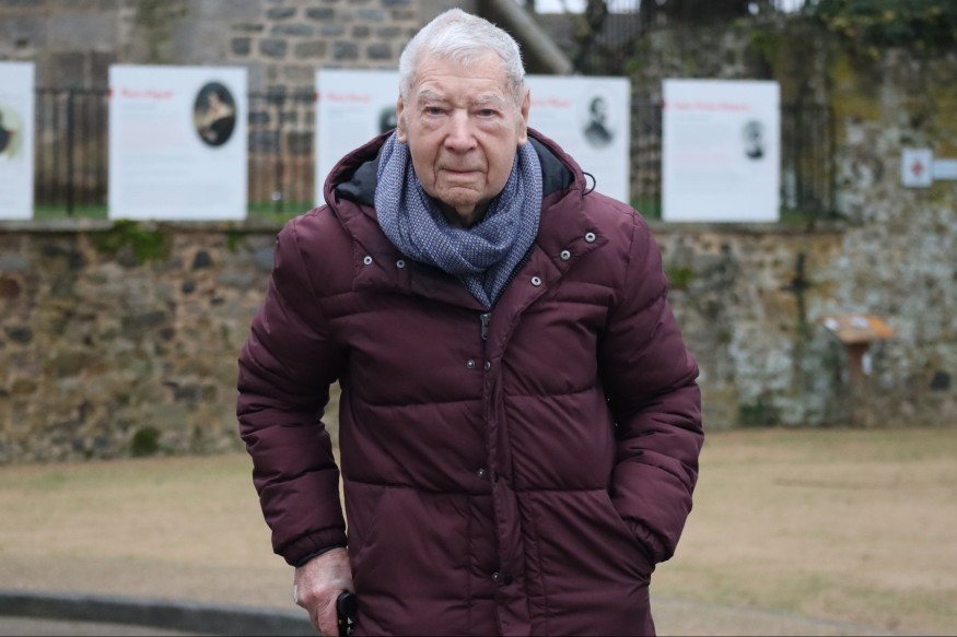 FabriceD_'s tweet photo. Mon père est décédé à 102 ans. Résistant, il avait participé à la libération de la Creuse, de Montluçon &amp; Châteauroux &amp; rejoint l'armée de l'Air. Un des derniers témoins de cette époque est disparu. Merci à @MIRALLESMP &amp; Pascale Trimbach de l'avoir honoré. Il en était très fier. https://t.co/drPoe70jHH
