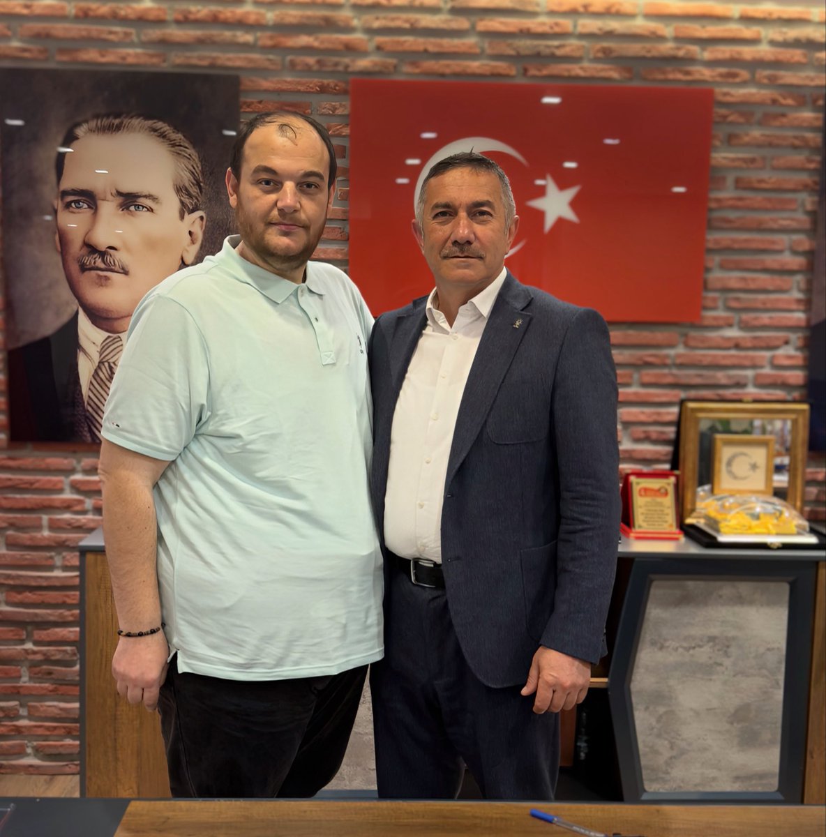 AK Parti Sinop İl Başkanı <a href="/yakupucuncuoglu/">Yakup ÜÇÜNCÜOĞLU</a>’nu makamında ziyaret ettim. 

Resmiyetten çok samimiyetin konuştuğu, keyifli bir sohbet oldu 🙂  
Güzel karşılaması, içtenliği ve hoş sohbeti için teşekkür ediyorum. 
Şehrimiz adına güzel niyetlerin konuşulduğu her masa kıymetli 🤝