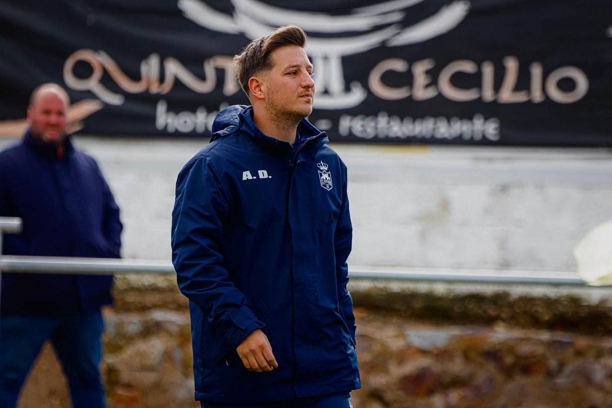 cdmetelinense's tweet photo. 🔵 DON ADRIÁN DÍAZ RODRÍGUEZ 🔵

Dueño y señor de este éxito como nadie. Trabajador incansable, seguro de los suyos y de lo que eran capaces.

💙 Amor y respeto al escudo por encima de todo, llegó con el barro y ahora nos ha hecho tocar la gloria. Puro Metelinense, Papá. https://t.co/CQKvXrg5l2