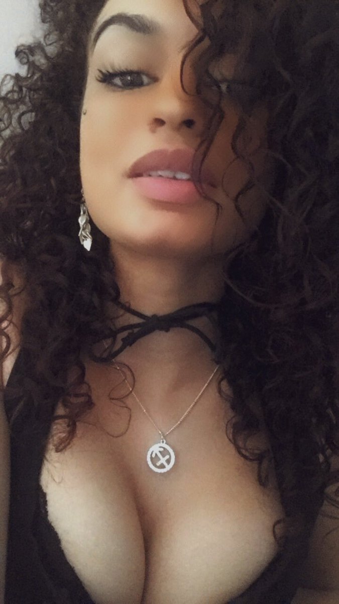 LiraRules's tweet photo. Small tiny dicks don't get to cum🍤❌!

You should be ashamed of yourself tfoe!

Surrender to me, come and let me lock you up with your weaknesses🥵…

#arabicgoddesss https://t.co/cNqKYZ9OZt
