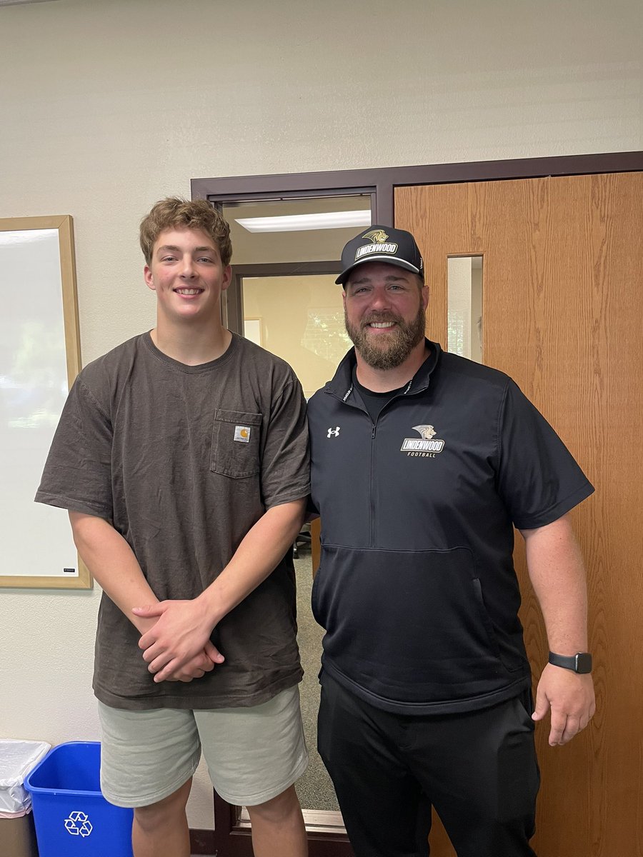 SamuelSavenok's tweet photo. Thank you @_CoachGoose for coming and checking in on me today.
@Coach_BurtonCPA https://t.co/xgUdn3cHw3