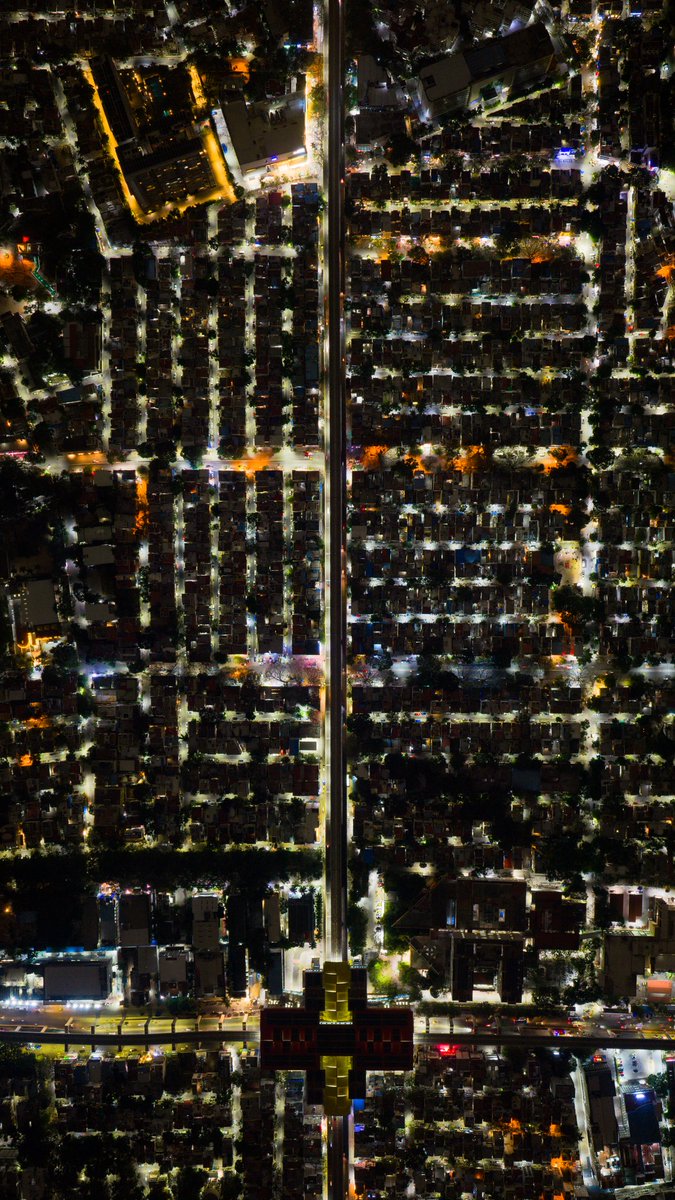 mr_dronaacharya's tweet image. Bengaluru at night doesn’t sleep… it glows. 🌃
From above, the city looks insanely developed—endless lights, moving veins of traffic—but there’s something haunting about it too.
Beautiful… yet a little scary.
.
.
.
#bengaluru #nightbengaluru #karnataka #travel benb